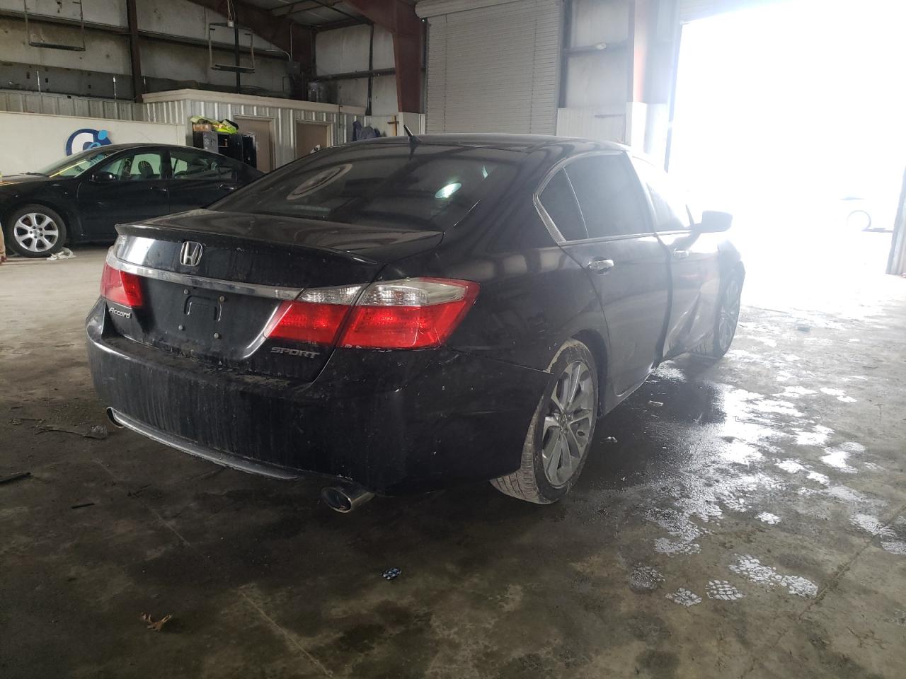 Photo 4 from auction – 2015 HONDA ACCORD SPO with VIN 1HGCR2E52FA099802