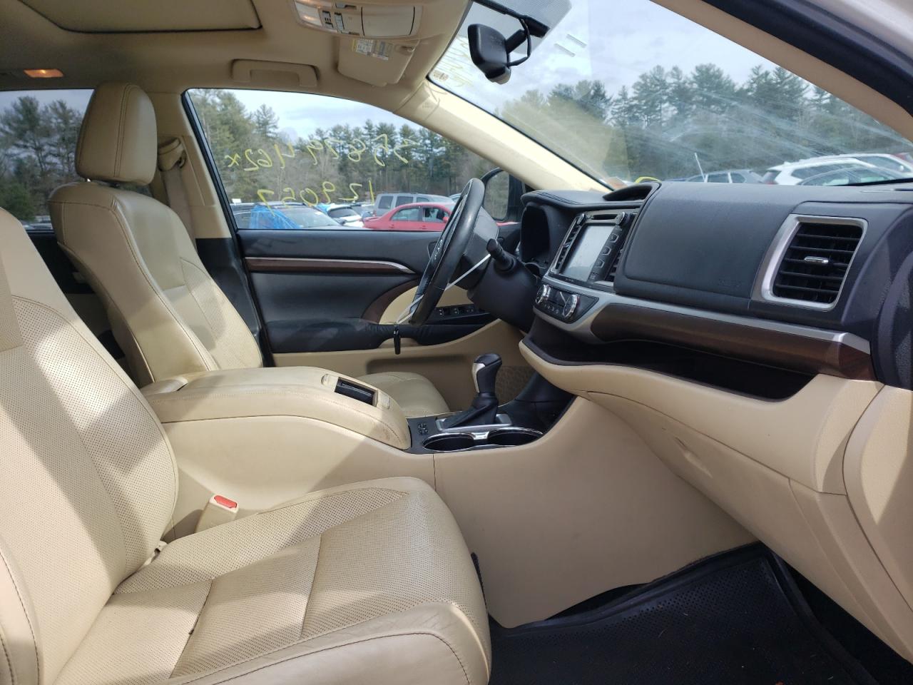 Photo 5 from auction – 2014 TOYOTA HIGHLANDER with VIN 5TDDKRFH4ES068528