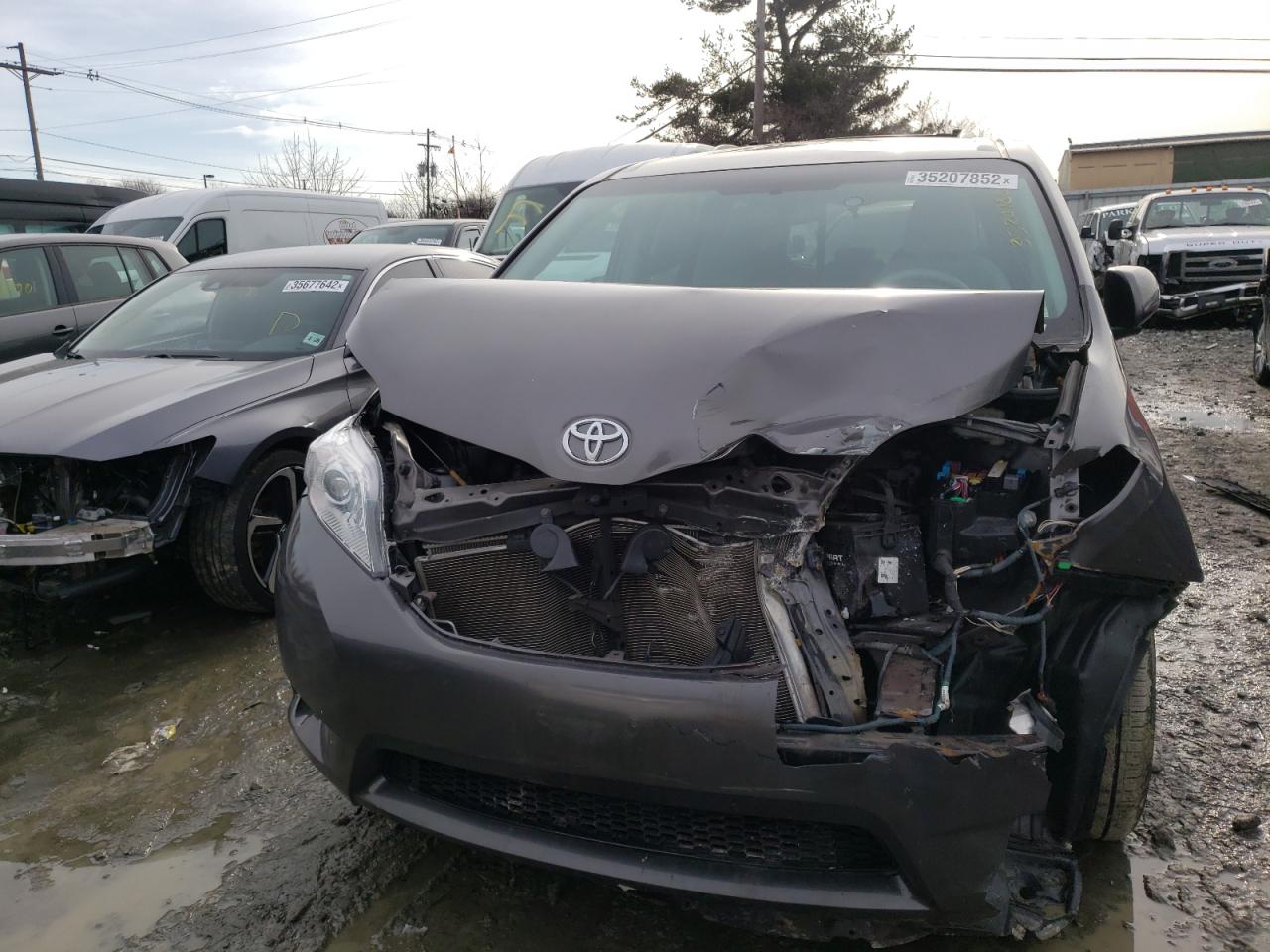 Photo 9 from auction – 2014 TOYOTA SIENNA LE with VIN 5TDKK3DC3ES462811