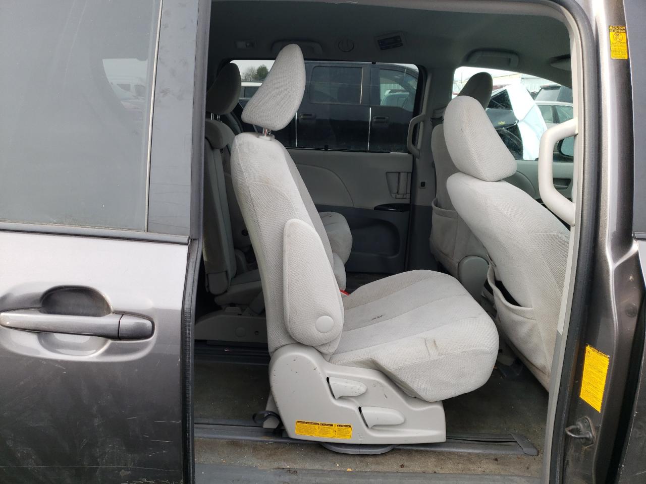 Photo 6 from auction – 2014 TOYOTA SIENNA LE with VIN 5TDKK3DC3ES462811