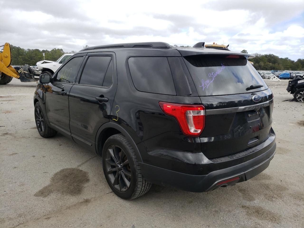 Photo 3 from auction – 2017 FORD EXPLORER X with VIN 1FM5K7D83HGE35828