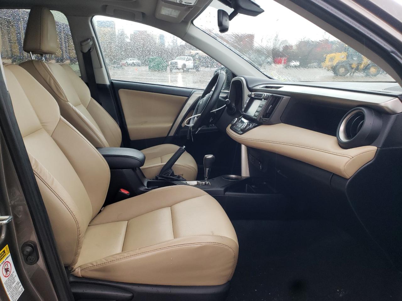 Photo 5 from auction – 2015 TOYOTA RAV4 LIMIT with VIN 2T3DFREV9FW367752