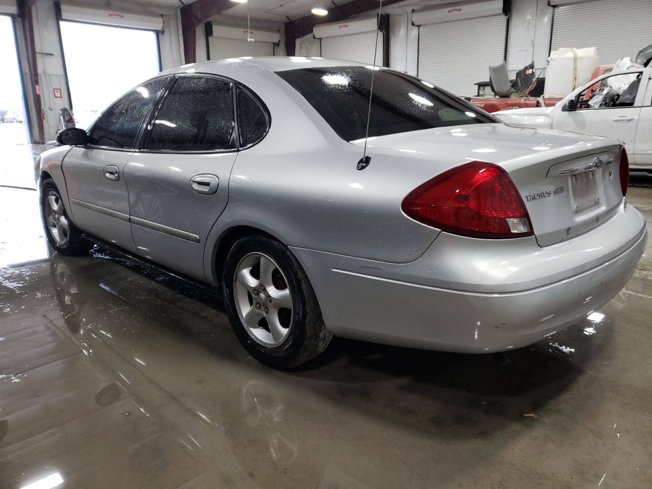 Photo 3 from auction – 2001 FORD TAURUS SES with VIN 1FAFP55U41A176792