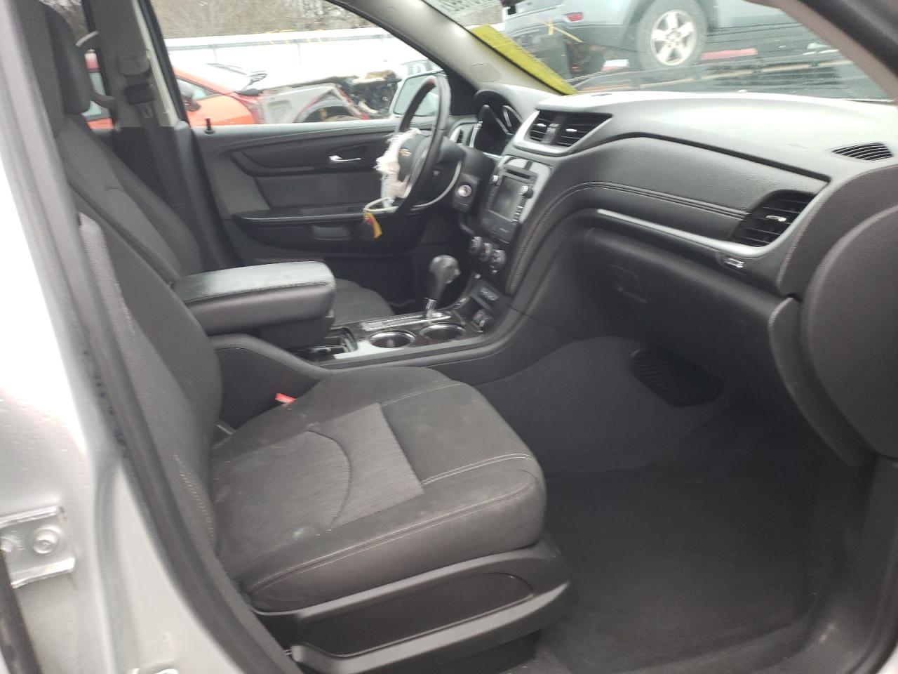 Photo 5 from auction – 2015 CHEVROLET TRAVERSE L with VIN 1GNKRGKD7FJ361033