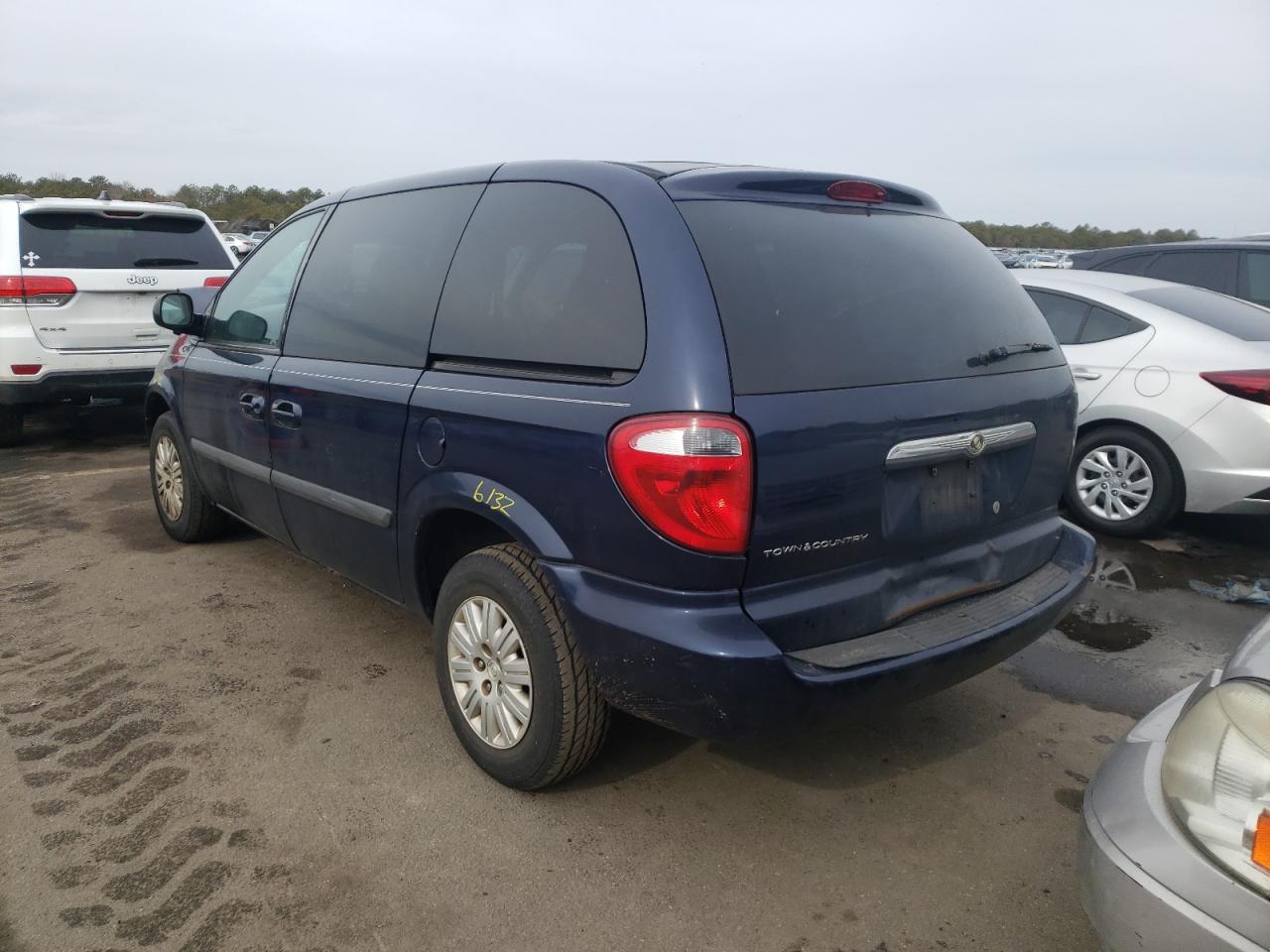 Photo 3 from auction – 2005 CHRYSLER TOWN & COU with VIN 1C4GP45RX5B277355