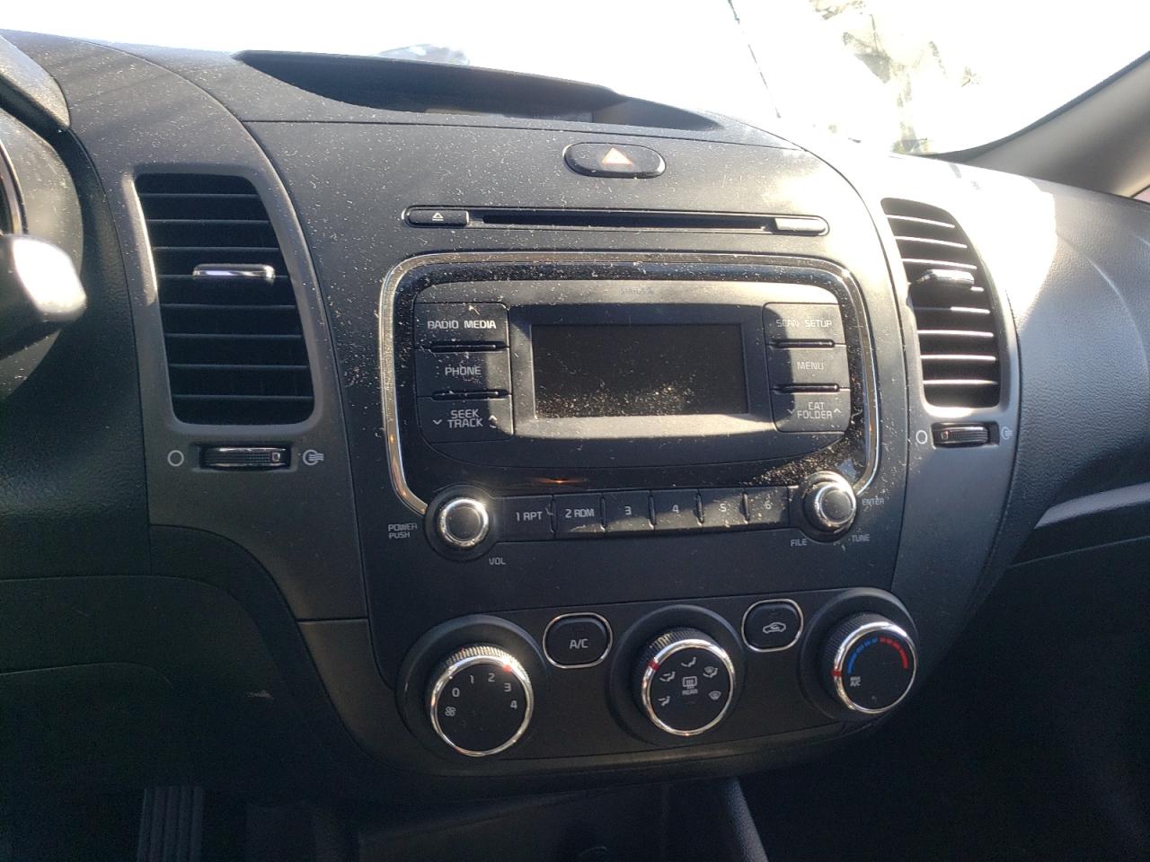 Photo 9 from auction – 2018 KIA FORTE LX with VIN 3KPFK4A77JE256619