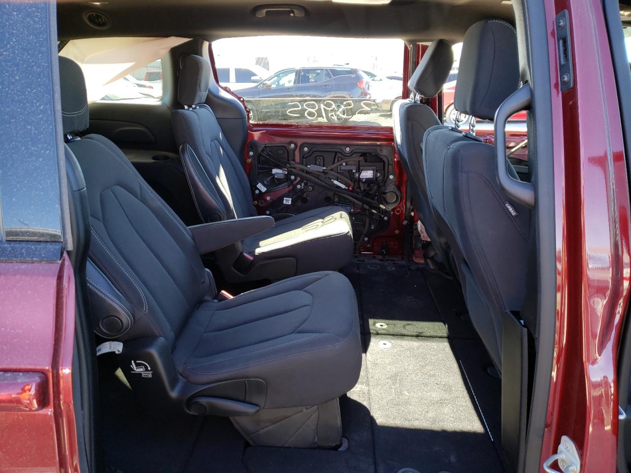 Photo 6 from auction – 2019 CHRYSLER PACIFICA T with VIN 2C4RC1FG7KR638618