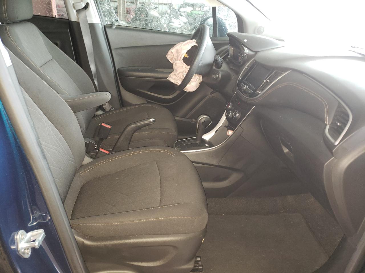 Photo 5 from auction – 2020 CHEVROLET TRAX 1LT with VIN KL7CJLSB4LB338520