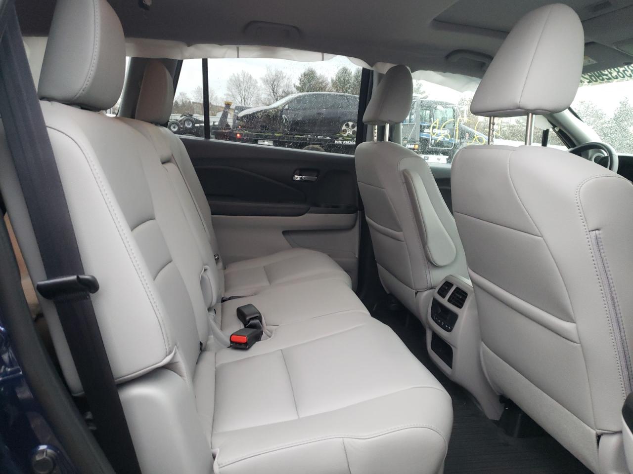 Photo 6 from auction – 2017 HONDA PILOT EXL with VIN 5FNYF6H58HB077765