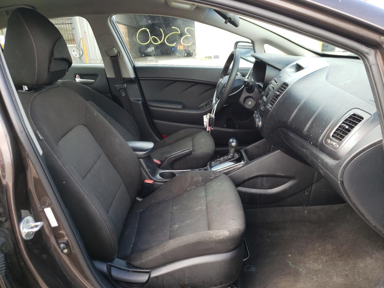 Photo 5 from auction – 2017 KIA FORTE LX with VIN 3KPFK4A72HE136558