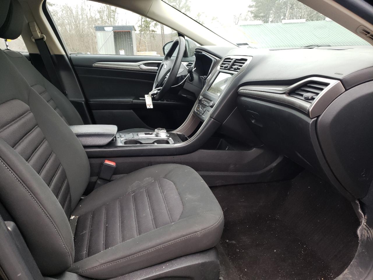 Photo 5 from auction – 2017 FORD FUSION with VIN 3FA6P0HD1HR106603
