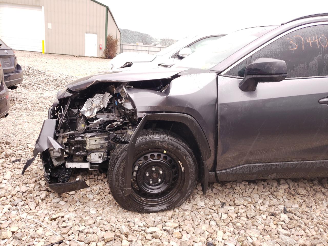 Photo 9 from auction – 2020 TOYOTA RAV4 LE with VIN 2T3F1RFVXLC082609