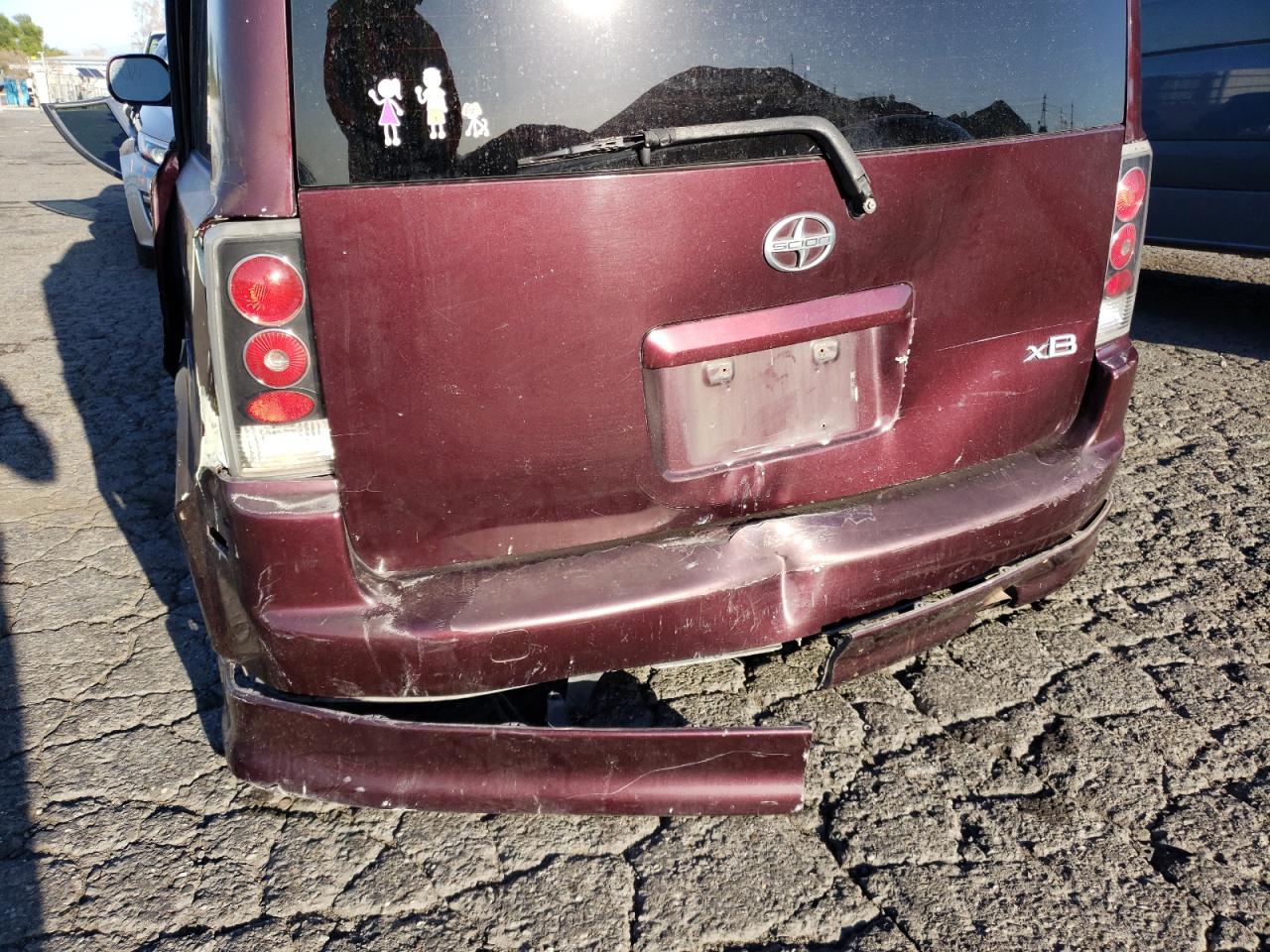 Photo 9 from auction – 2004 TOYOTA SCION XB with VIN JTLKT324640153736