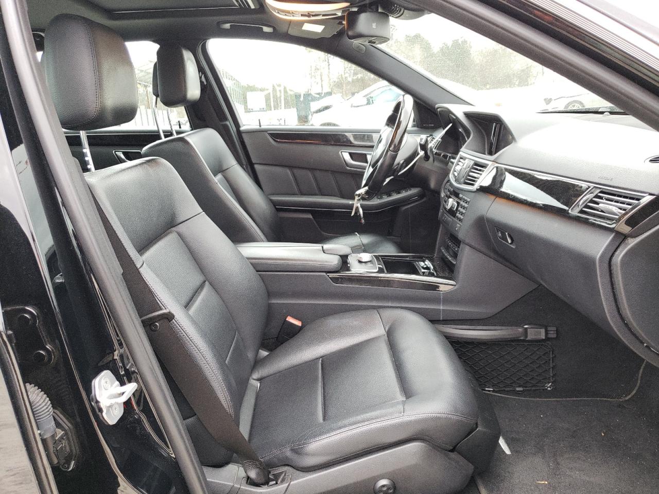 Photo 5 from auction – 2012 MERCEDES-BENZ E 350 with VIN WDDHF5KB8CA652978