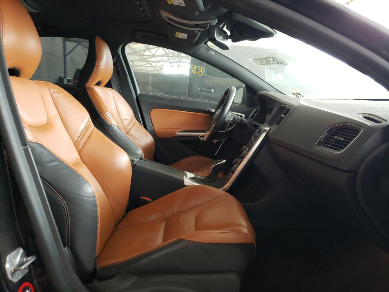 Photo 5 from auction – 2015 VOLVO V60 PREMIE with VIN YV126MEB9F1189172