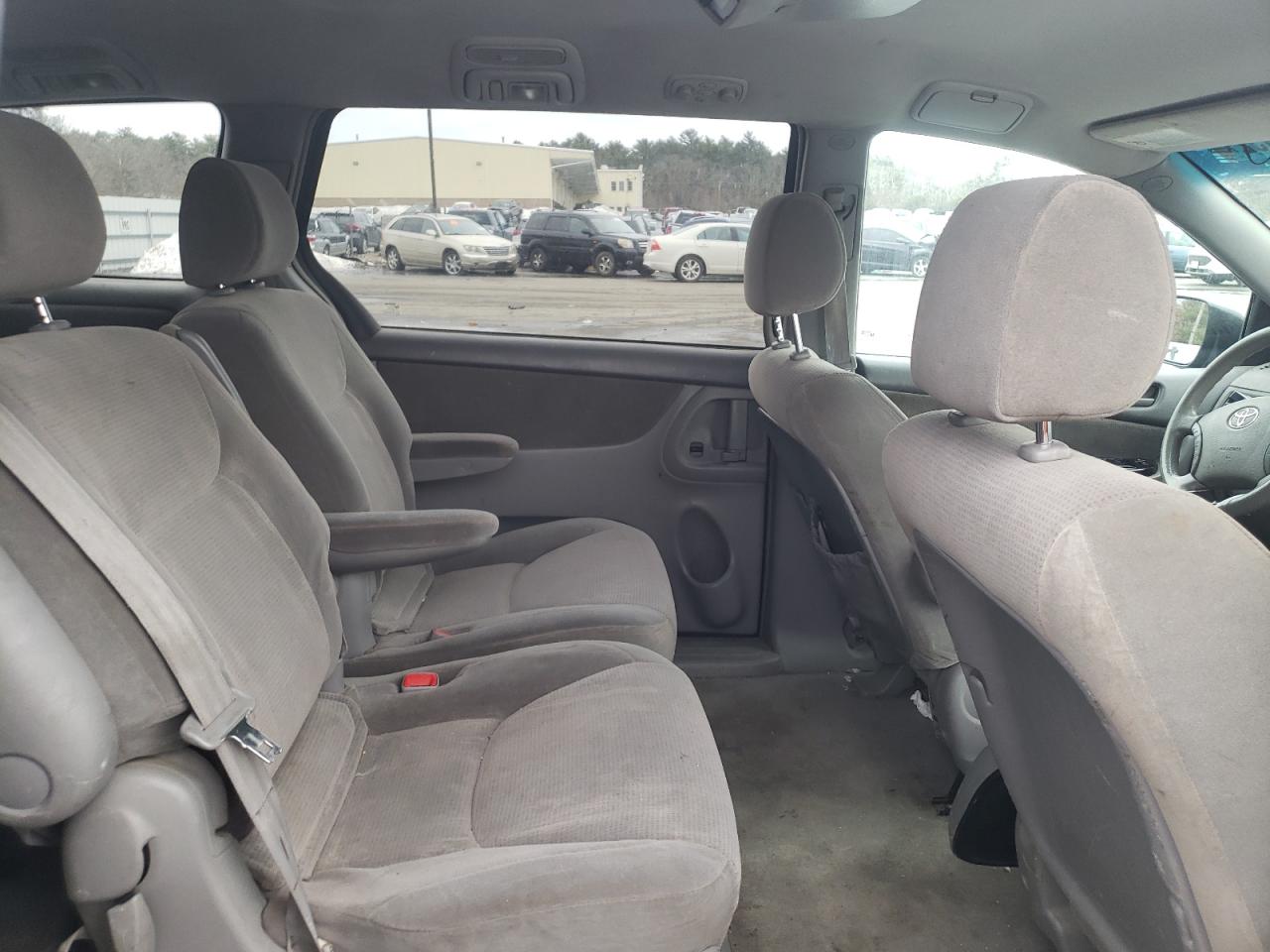 Photo 6 from auction – 2004 TOYOTA SIENNA LE with VIN 5TDBA23C14S014550