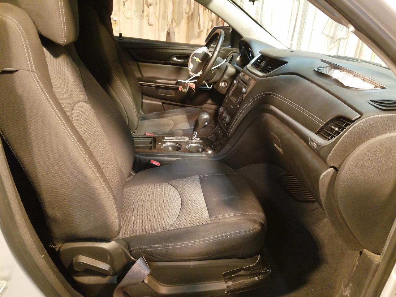 Photo 5 from auction – 2015 CHEVROLET TRAVERSE L with VIN 1GNKRGKD9FJ315199