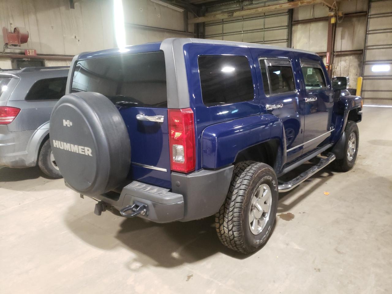 Photo 4 from auction – 2010 HUMMER H3 LUXURY with VIN 5GTMNJEE0A8114539