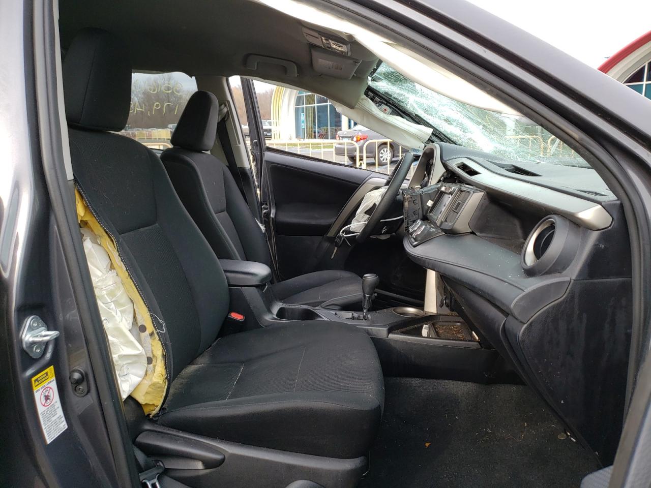Photo 5 from auction – 2015 TOYOTA RAV4 LE with VIN 2T3BFREV4FW387205