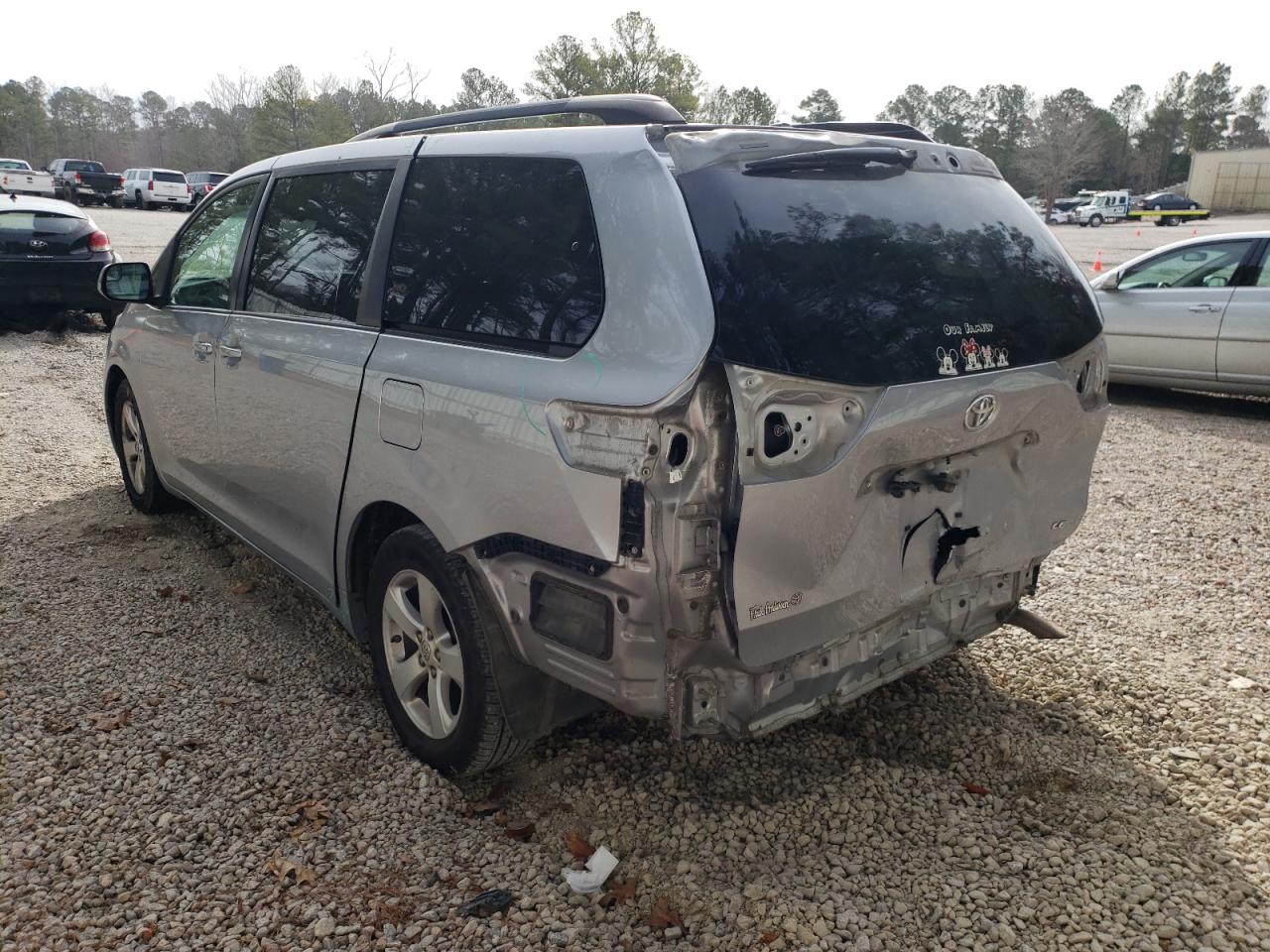 Photo 3 from auction – 2015 TOYOTA SIENNA LE with VIN 5TDKK3DC9FS584736
