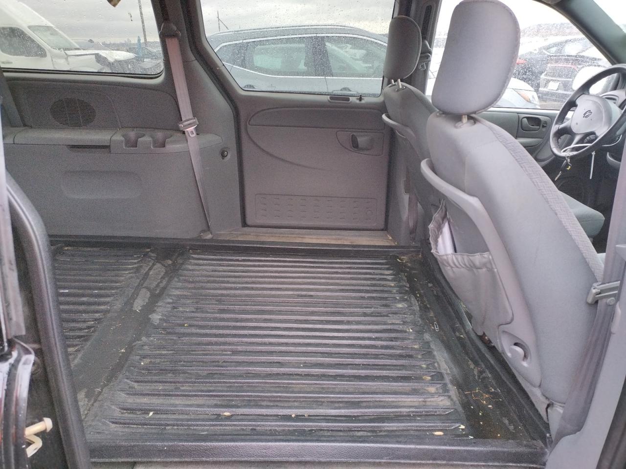 Photo 6 from auction – 2004 DODGE GRAND CARA with VIN 2D4GP44L84R509404