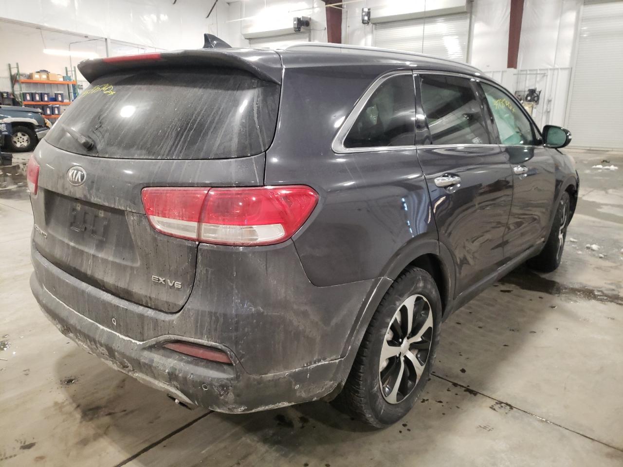 Photo 4 from auction – 2016 KIA SORENTO EX with VIN 5XYPHDA54GG006025