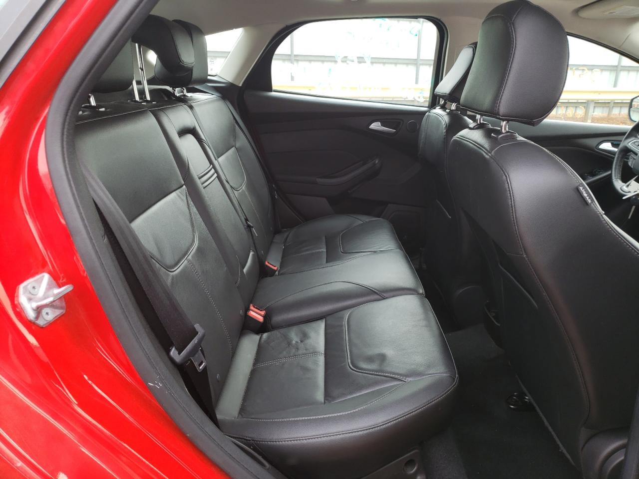 Photo 6 from auction – 2016 FORD FOCUS SE with VIN 1FADP3K27GL393832
