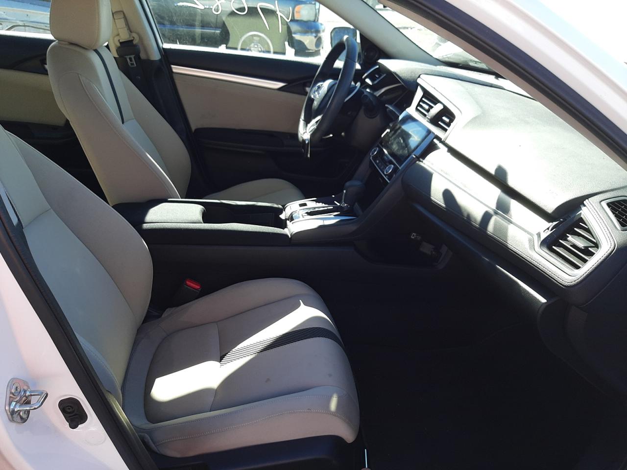 Photo 5 from auction – 2018 HONDA CIVIC EX with VIN 19XFC2F76JE207020