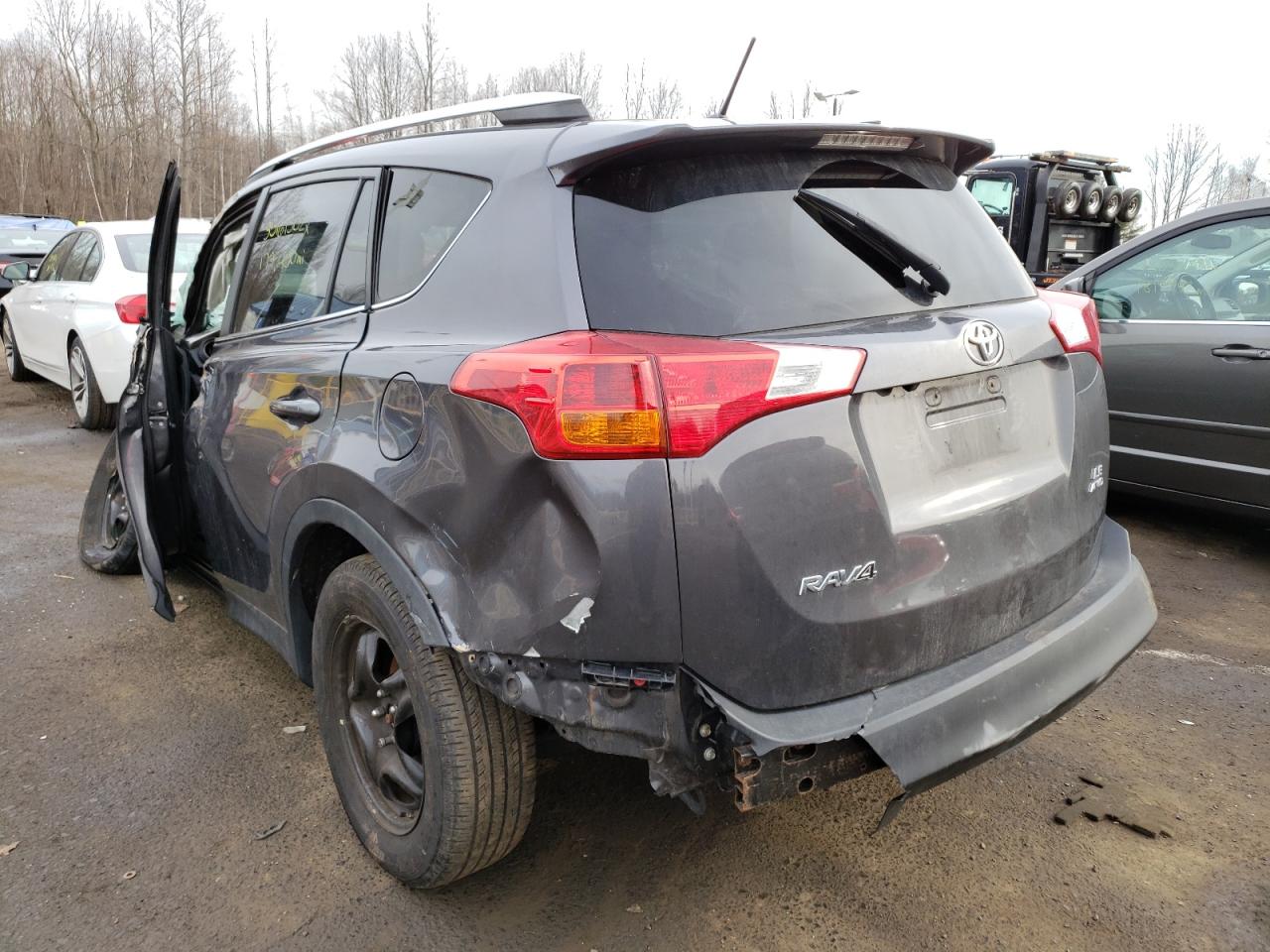 Photo 3 from auction – 2015 TOYOTA RAV4 LE with VIN 2T3BFREV4FW387205