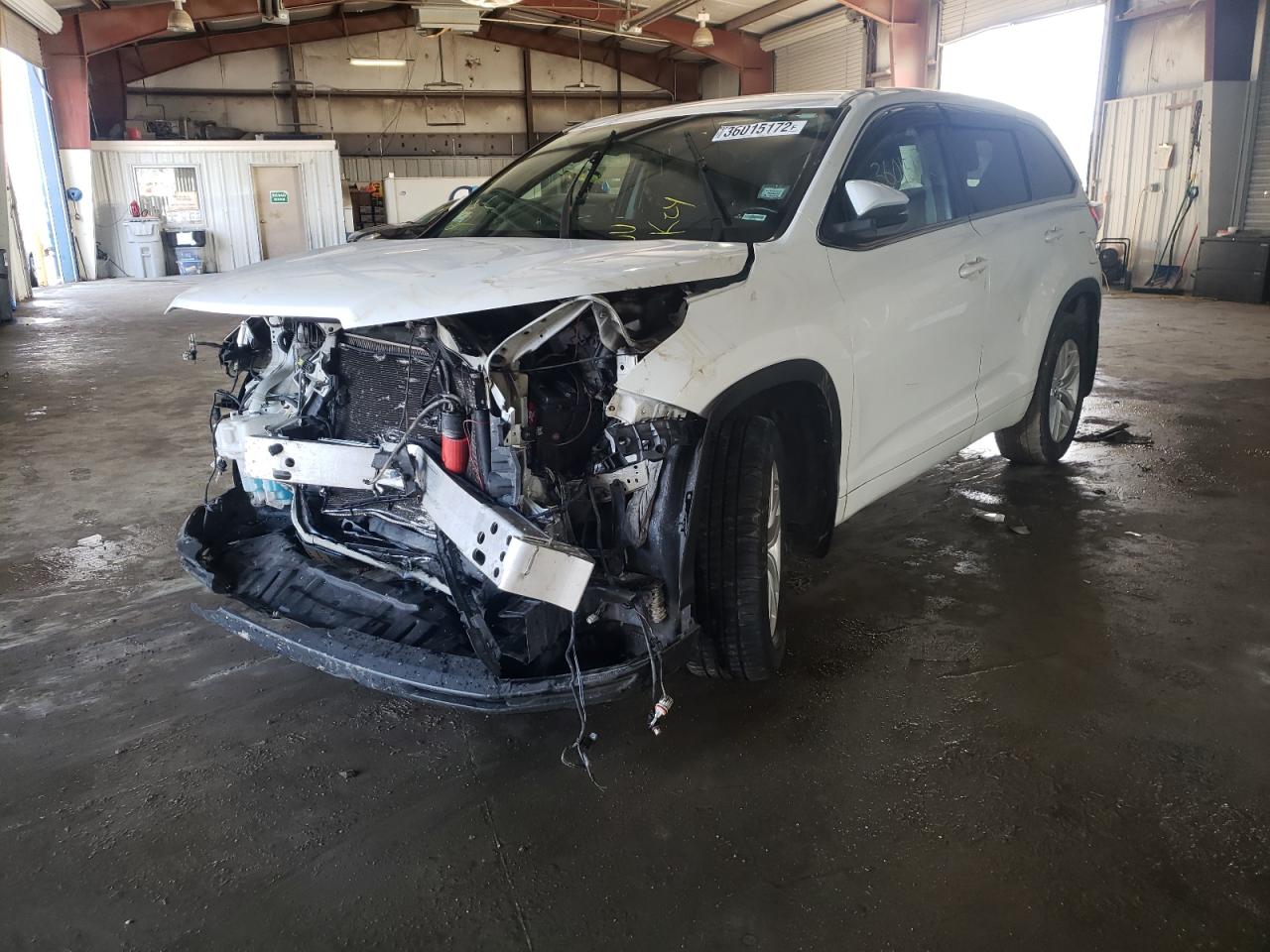 Photo 2 from auction – 2016 TOYOTA HIGHLANDER with VIN 5TDBKRFH7GS233997