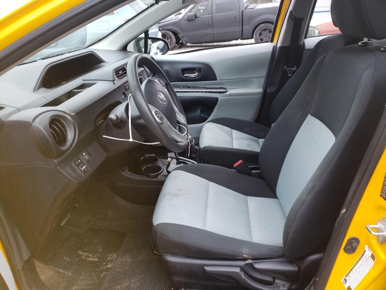 Photo 5 from auction – 2014 TOYOTA PRIUS C with VIN JTDKDTB30E1078379