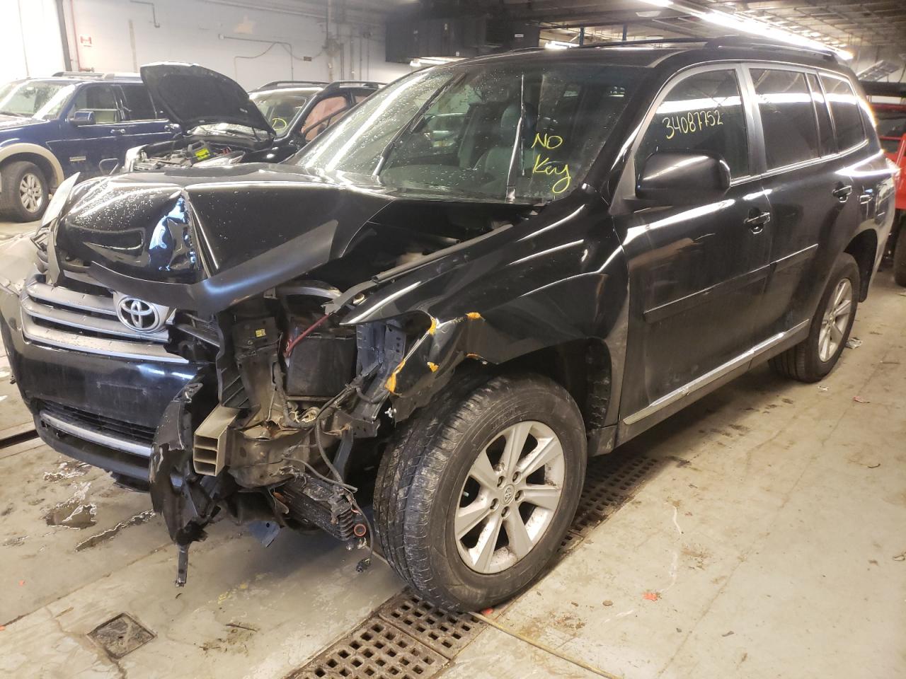 Photo 2 from auction – 2012 TOYOTA HIGHLANDER with VIN 5TDBK3EH4CS096607