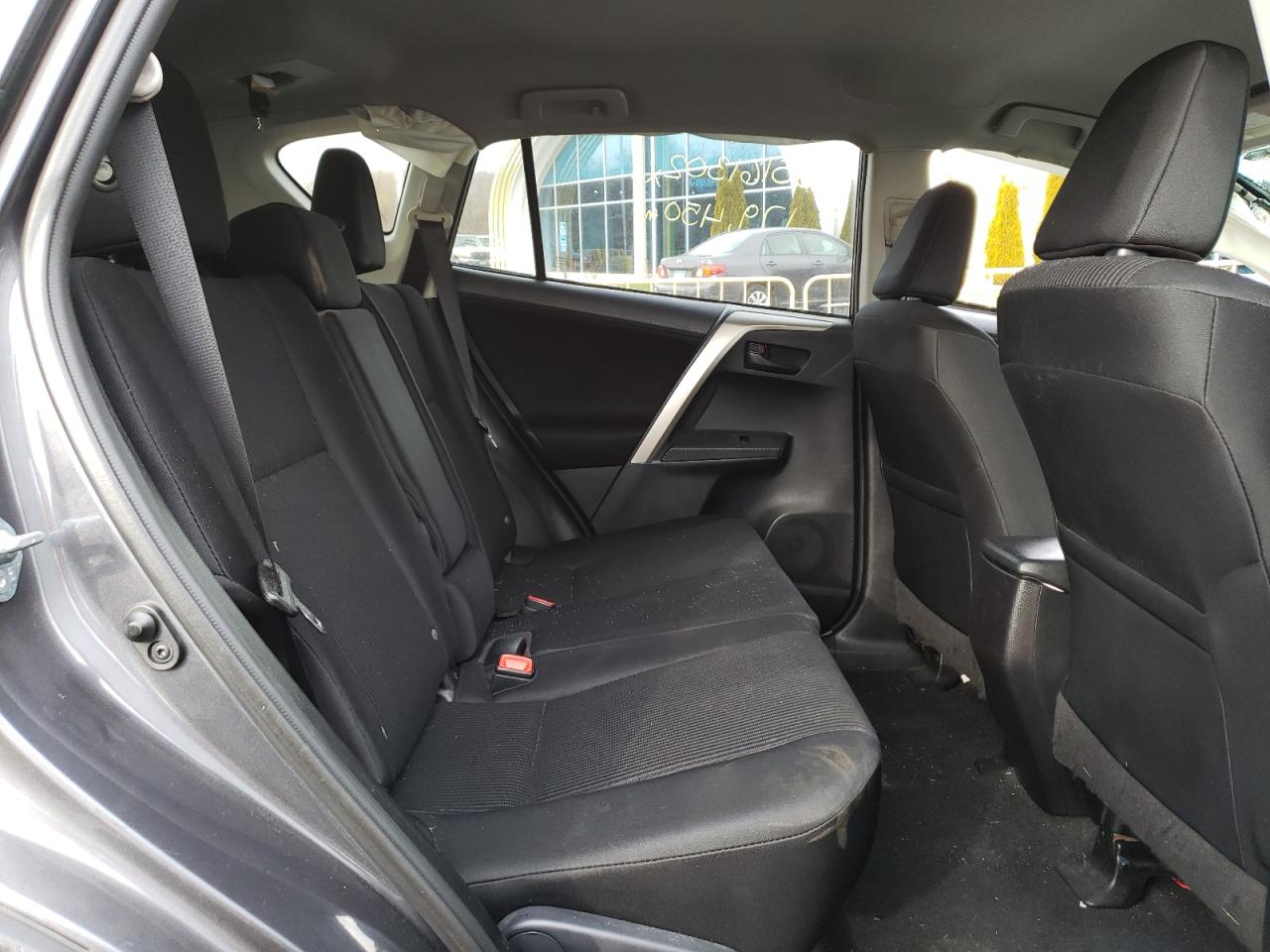 Photo 6 from auction – 2015 TOYOTA RAV4 LE with VIN 2T3BFREV4FW387205