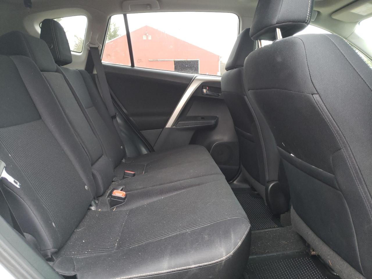 Photo 6 from auction – 2015 TOYOTA RAV4 XLE with VIN 2T3RFREV6FW371117