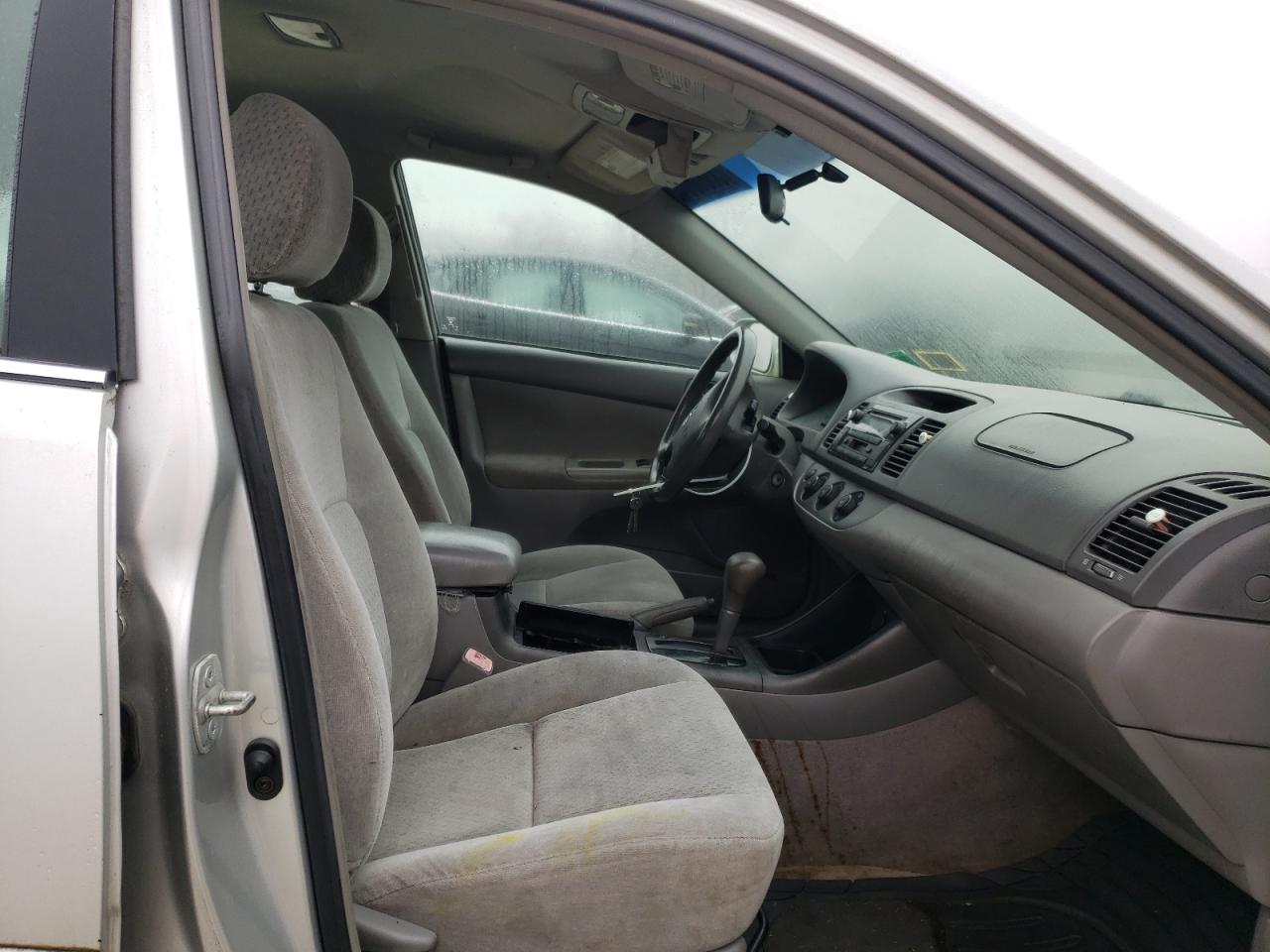 Photo 5 from auction – 2004 TOYOTA CAMRY LE with VIN 4T1BE32KX4U327218
