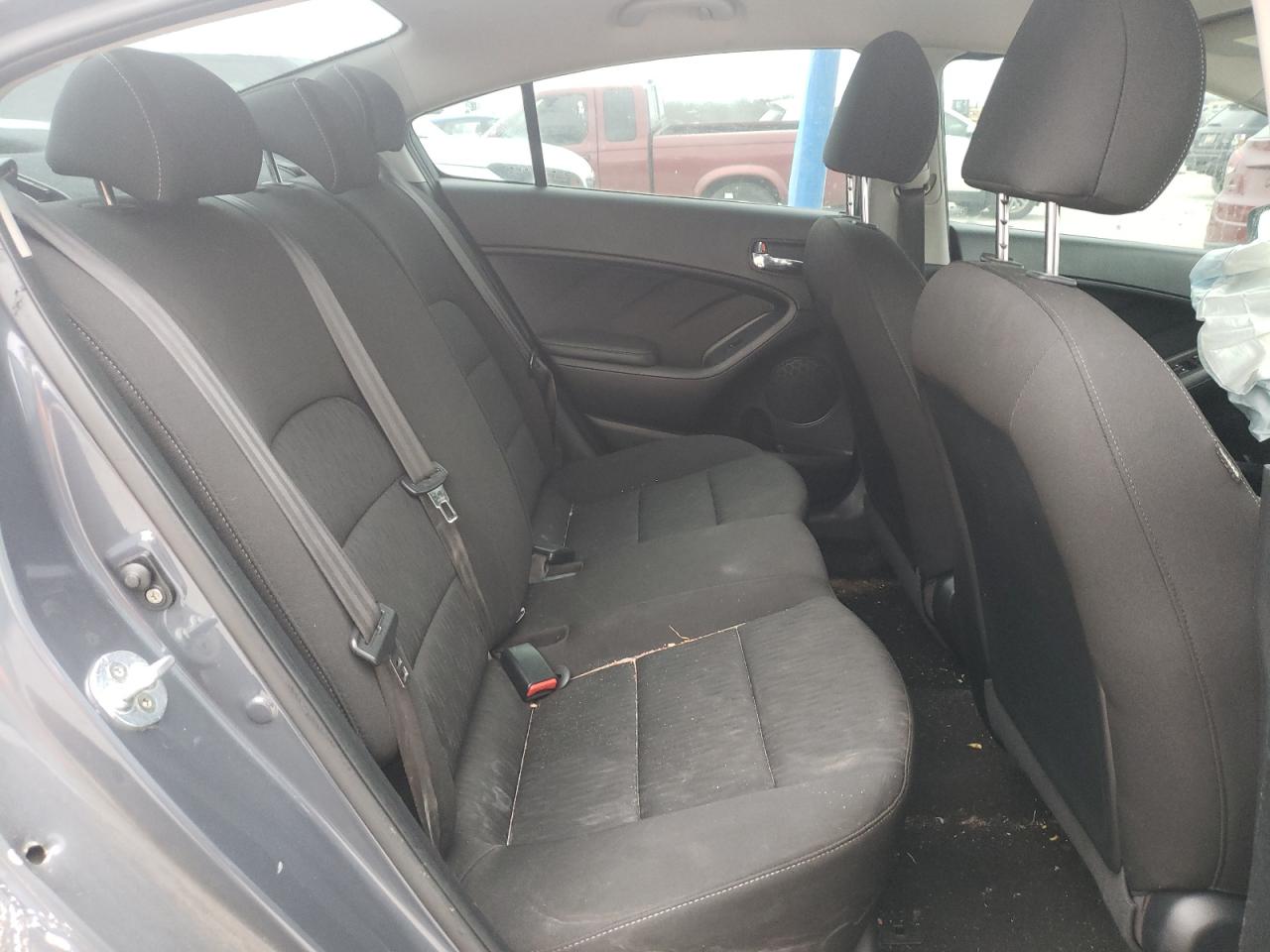 Photo 6 from auction – 2016 KIA FORTE LX with VIN KNAFK4A65G5570830