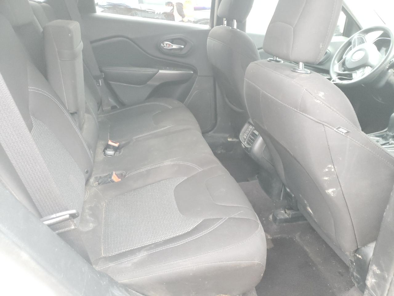 Photo 6 from auction – 2019 JEEP CHEROKEE L with VIN 1C4PJLCB0KD232894