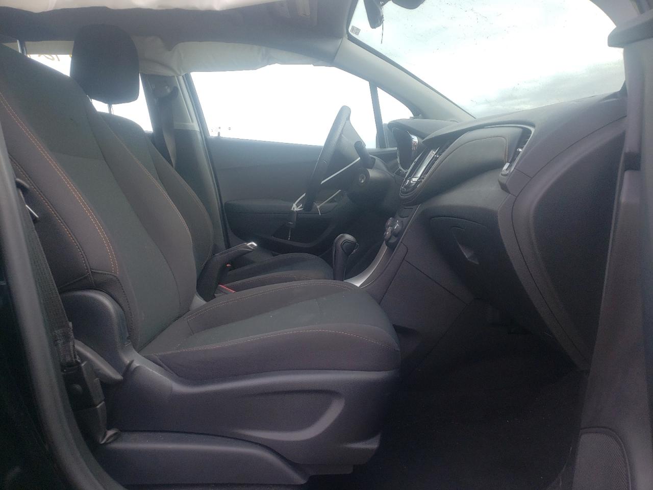 Photo 5 from auction – 2017 CHEVROLET TRAX LS with VIN 3GNCJNSB9HL184317