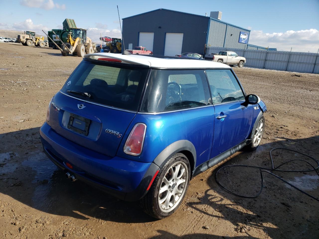 Photo 4 from auction – 2005 MINI COOPER S with VIN WMWRE33515TG98562
