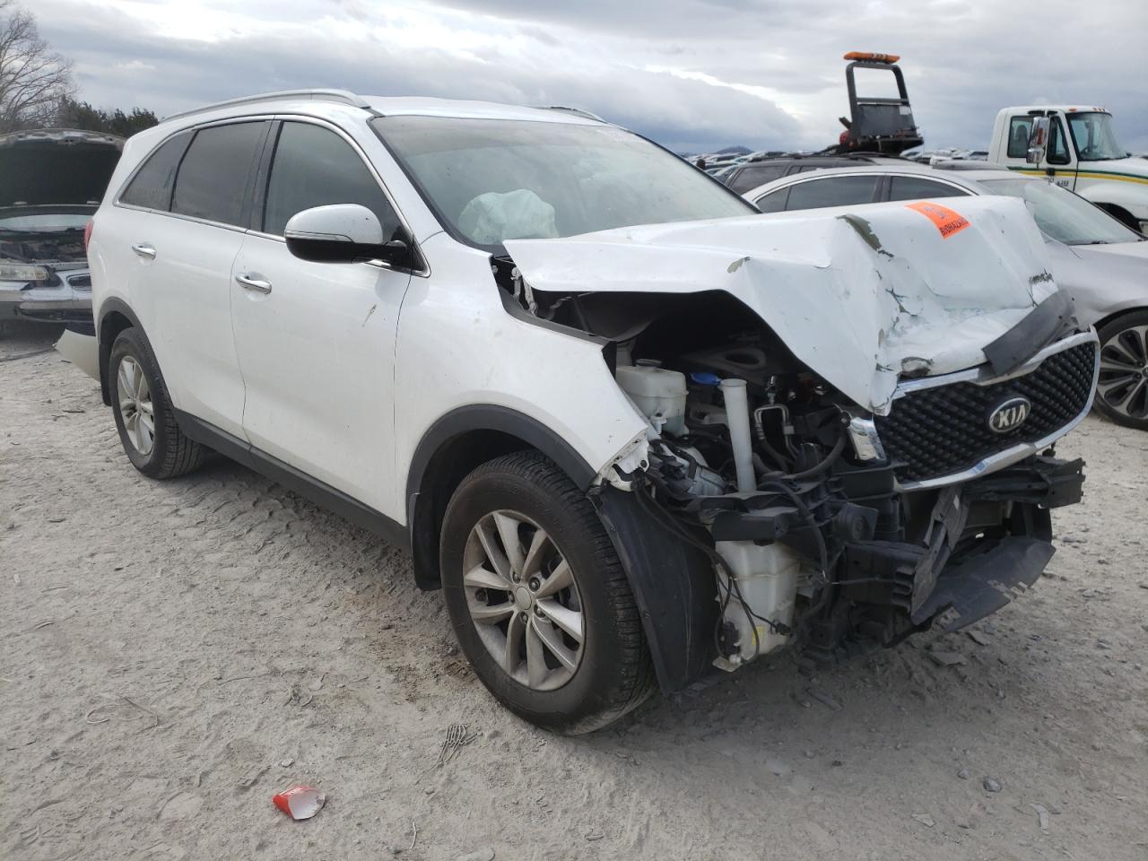 KIA SORENTO LX 2016 with VIN 5XYPG4A33GG053385 - Photo from auction