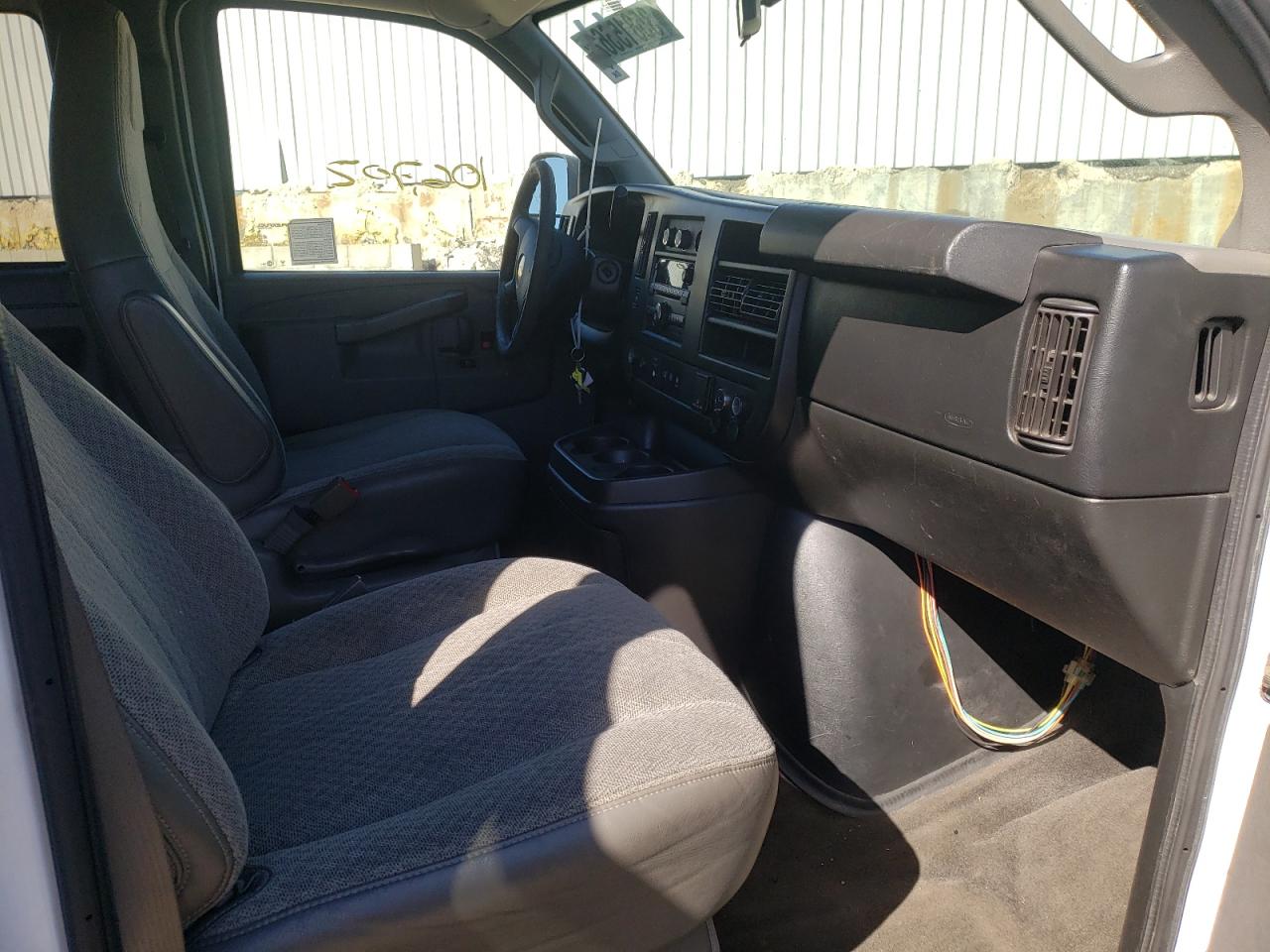Photo 5 from auction – 2017 CHEVROLET EXPRESS G3 with VIN 1GAZGPFGXH1201936