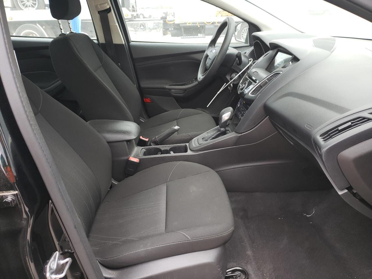Photo 5 from auction – 2018 FORD FOCUS SEL with VIN 1FADP3H29JL232297