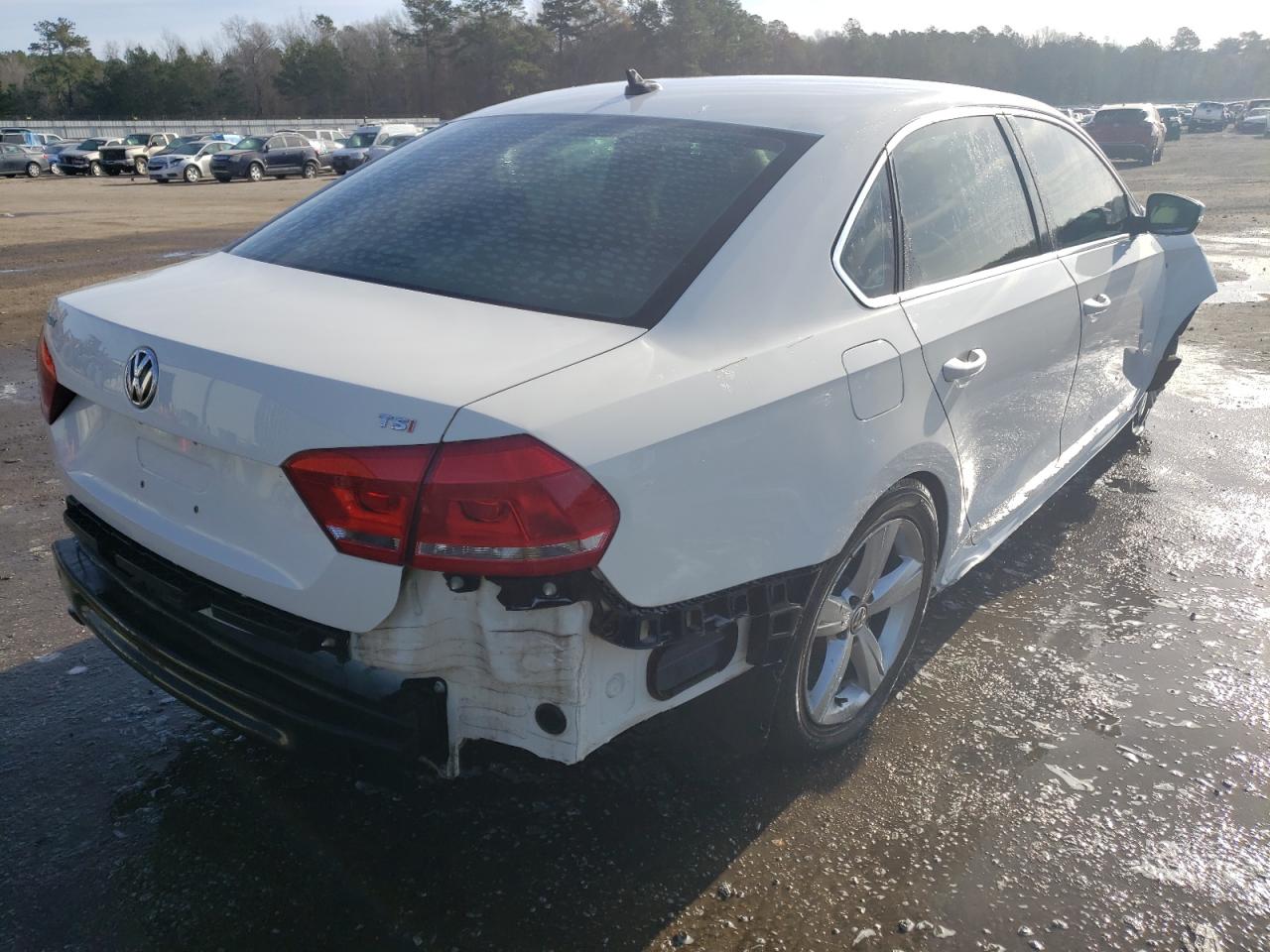Photo 4 from auction – 2015 VOLKSWAGEN PASSAT S with VIN 1VWAS7A33FC115342