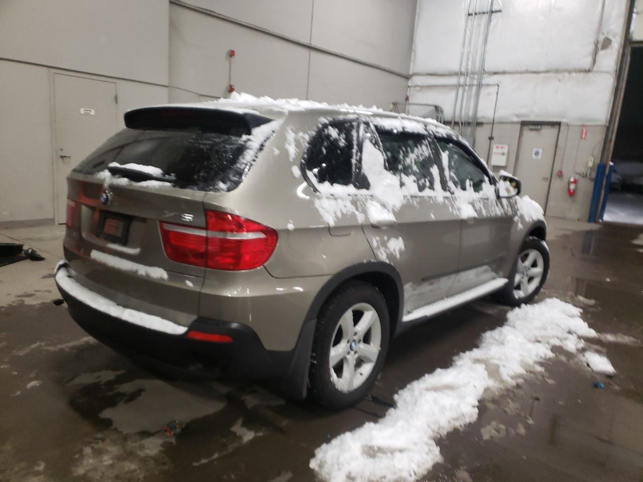 Photo 4 from auction – 2010 BMW X5 XDRIVE3 with VIN 5UXFE4C56AL277471