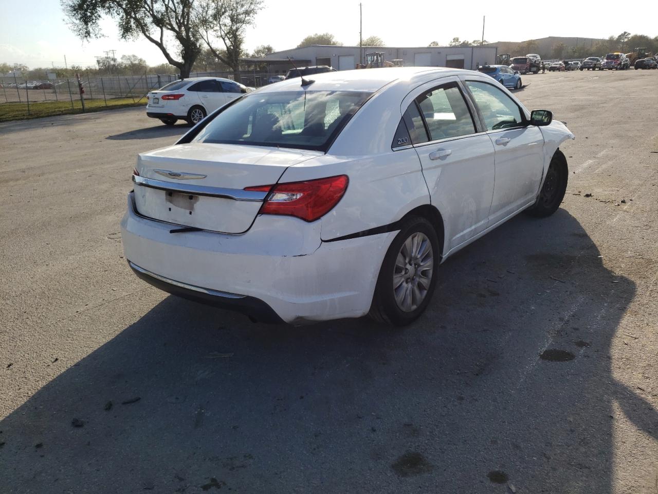 Photo 4 from auction – 2014 CHRYSLER 200 LX with VIN 1C3CCBAB7EN121817
