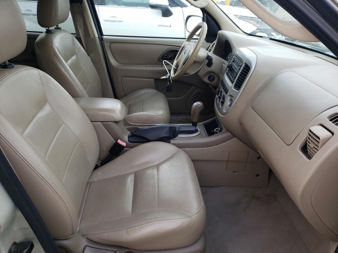 Photo 5 from auction – 2005 FORD ESCAPE LIM with VIN 1FMYU94105KB35761