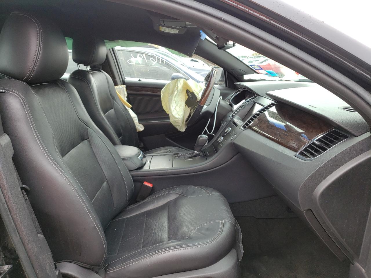 Photo 5 from auction – 2015 FORD TAURUS LIM with VIN 1FAHP2F85FG110412