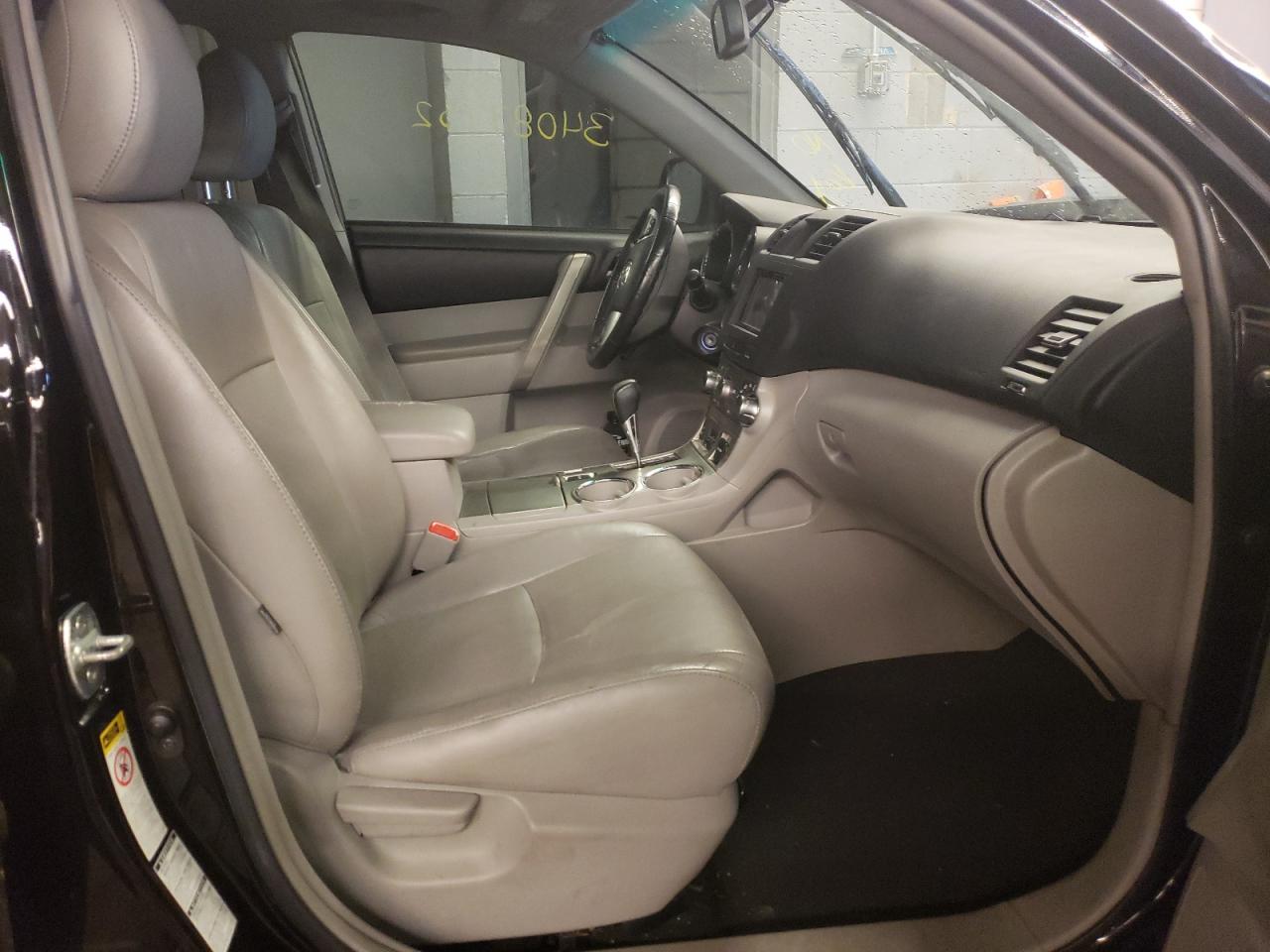 Photo 5 from auction – 2012 TOYOTA HIGHLANDER with VIN 5TDBK3EH4CS096607