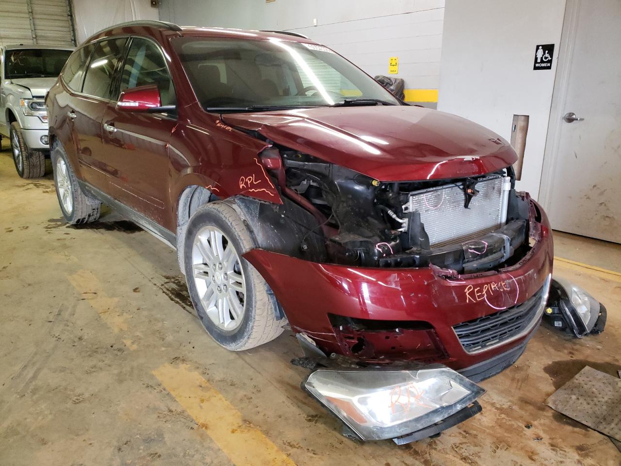 CHEVROLET TRAVERSE L 2015 with VIN 1GNKVGKD9FJ101602 - Photo from auction
