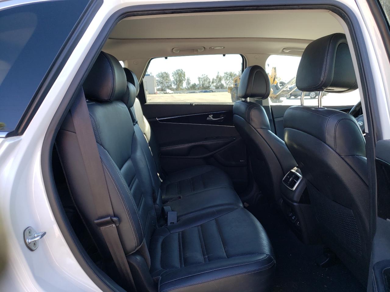 Photo 6 from auction – 2016 KIA SORENTO EX with VIN 5XYPH4A53GG033734